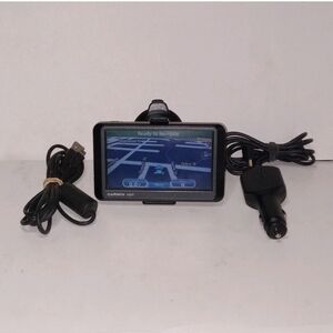 Garmin Nuvi 265W GPS Navigator Bundle